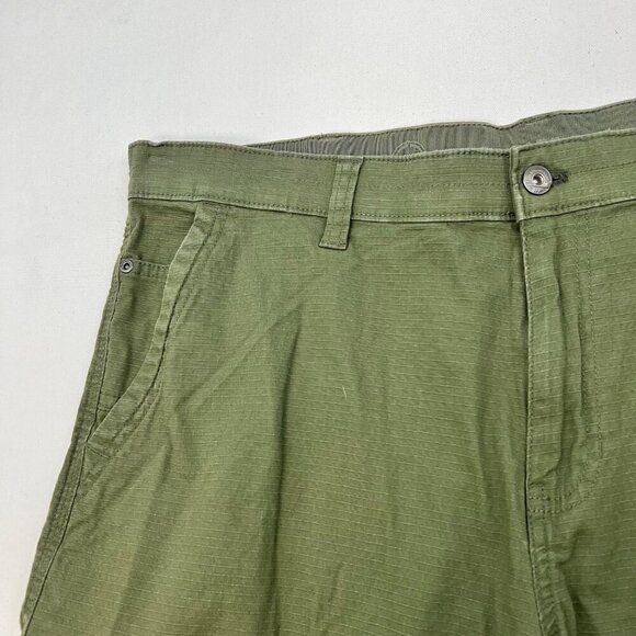 WP Waterproof Men’s Ribbed Green Flat Front Shorts Size 40 Waist - Picture 3 of 9